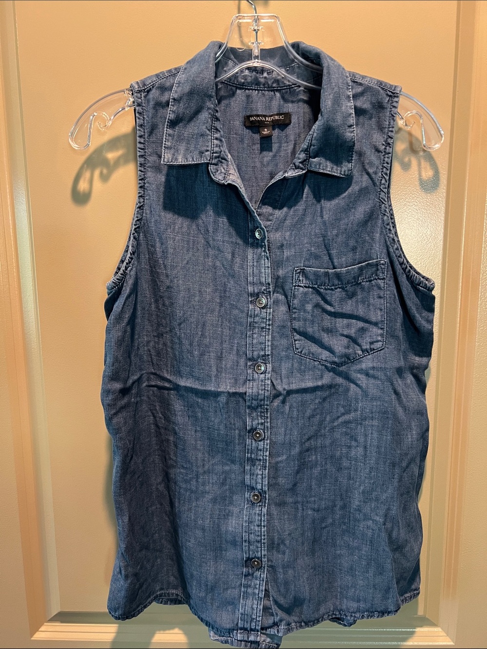 Banana Republic Factory Sleeveless Denim Button-Down Top - Blue